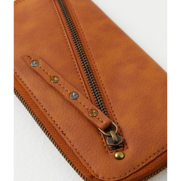 Free People Vegan Distressed Wallet in Brown NWT - Picture 3 of 7
